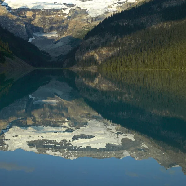 Lac Montagnes Casquettes Neige — Photo