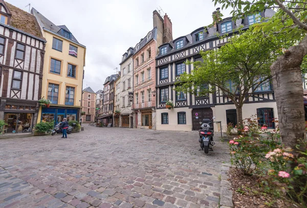 Rouen France Июнь 2014 Туристы Ходят Улицам Города — стоковое фото