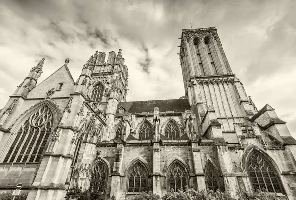 Blick Auf Die Kathedrale Von Caen — Stockfoto