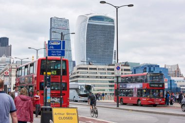Walkie-Talkie, Cheese Grater ve Gherkin