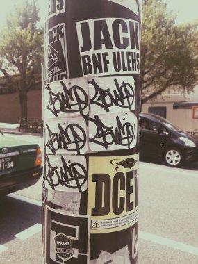 Tampon çıkartmaları ve graffiti