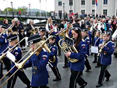 Halden okul müzik grubu 17 Mayıs 'ta Halden' da çalıyor.