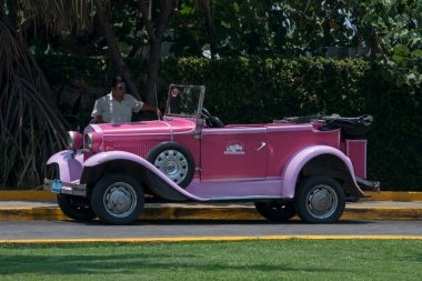 Pembe retro taksi.
