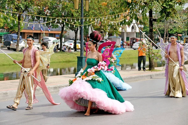 Thailänder Auf Der Parade Beim Chiangmai Blumenfest 2013 — Stockfoto