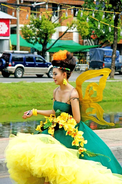 Thailänder Auf Der Parade Beim Chiangmai Blumenfest 2013 — Stockfoto