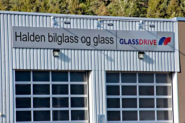 Car Glass Garage Street — Stock Photo, Image