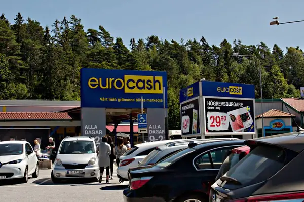 Cross Border Trading Eurocash Svinesund Sweden — Stock Photo, Image