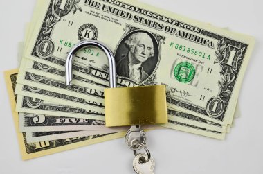 Asma kilitli Amerikan doları