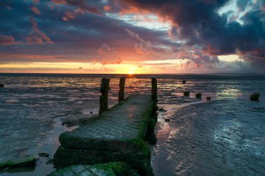 Arka plan için güzel dramatik gün batımı manzarası