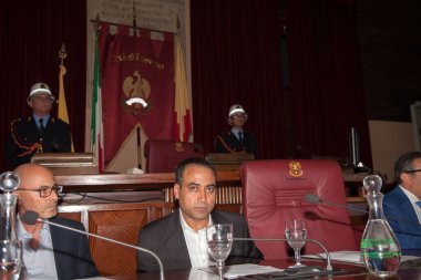 ITALY, Palermo: Sınır Tanımayan Doktorlar Kültür Arabulucusu Ahmad Al Rousan, 16 Eylül 2015 tarihinde Palermo Belediye Başkanı Leoluca Orlando 'dan fahri vatandaşlık aldı.   