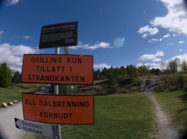 Brum, Norveç 'te Kalvya' da halk tabelaları