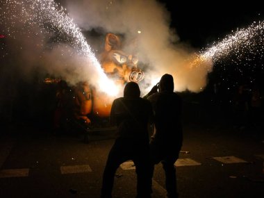 İspanya, Barselona; Correfoc veya Firerun, 20 Eylül 2015 tarihinde Barselona 'da düzenlenen geleneksel Katalan festivalidir.. 