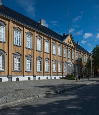 Trondheim, Norveç - 27 Temmuz 2013. Tarihi mimari tarzı ile şehir merkezi bölümünün görünümünü. Popüler turizm İskandinavya, Europe
