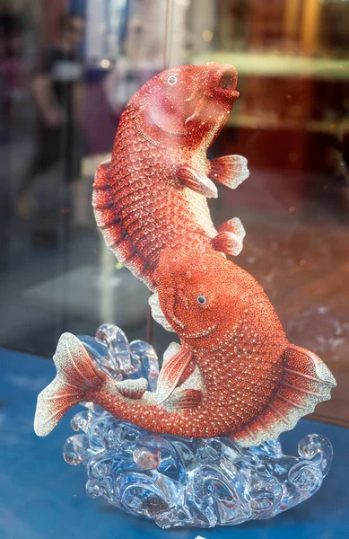Peixes Vermelhos Estátua Perto — Fotografia de Stock