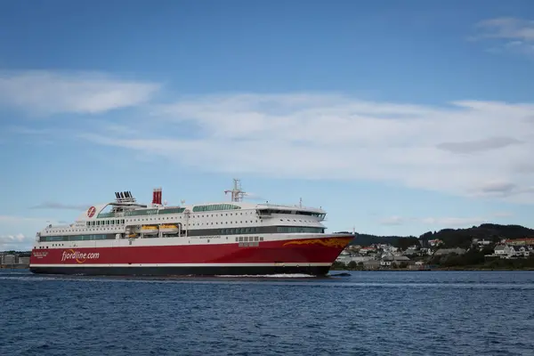 Bergensfjord Kryssningsbåt Havet — Stockfoto