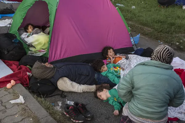 Сербия Хоргос Беженцы Ждут Границе Сербии Венгрии Блокируя Движение После — стоковое фото