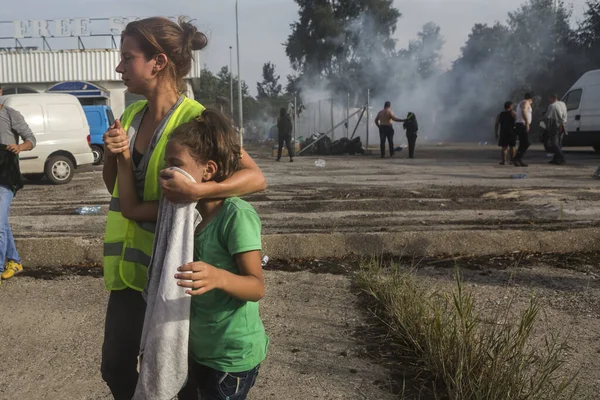 Serbia Refugee Crisis Węgry Border Gaz Łzawiący — Zdjęcie stockowe