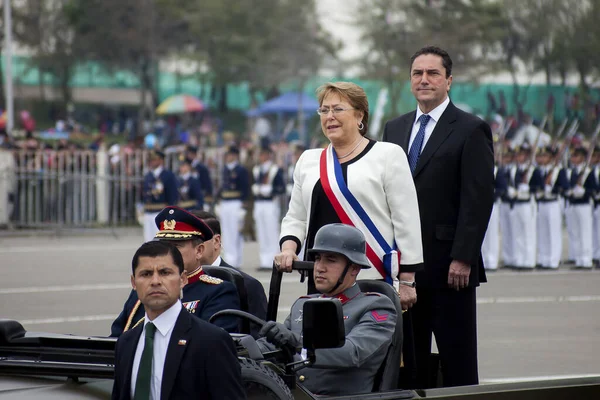 Chile Santiago Chiles President Michelle Bachelet Deltar Militärparad Santiago Den — Stockfoto