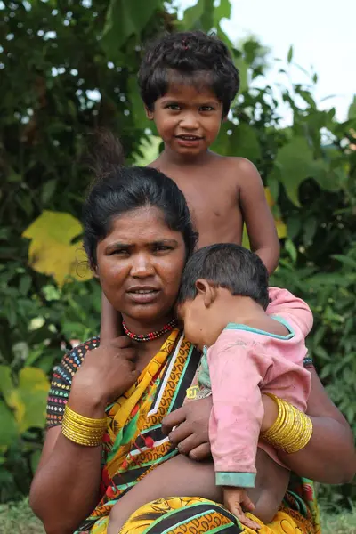 Bombay 'dan gezgin bir Hintli aile Lalitpur, Godwari, Nepal' de çekilmiş.         