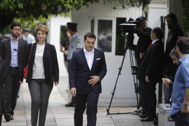 GREECE, Atina: Yunan hükümet bakanları 23 Eylül 2015 'te Yunanistan' ın Atina kentinde düzenlenen yemin töreninin ardından Cumhurbaşkanlığı Konağından ayrıldılar.         