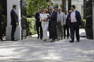 GREECE, Atina: Yunan hükümet bakanları 23 Eylül 2015 'te Yunanistan' ın Atina kentinde düzenlenen yemin töreninin ardından Cumhurbaşkanlığı Konağından ayrıldılar.         