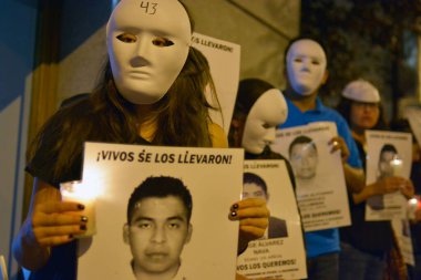 Madrid, Ayotzinapa kaçırma, Meksika Büyükelçiliği, protesto 