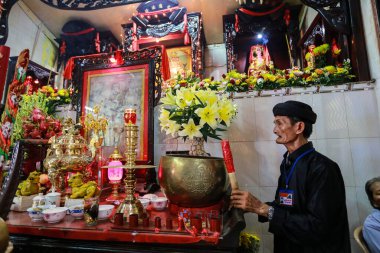 Vietnam, konserve kutusu, balinaya tapma festivali, balıkçı ritüeli