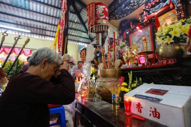 Vietnam, konserve kutusu, balinaya tapma festivali, balıkçı ritüeli