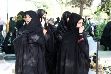 İRAN, Tahran: Behesht-e Zahra mezarlığı 4 Ekim 2015 'te Mena trajedisinin anısına. 24 Eylül 2015 'teki hac ayinlerinde büyük çaplı izdihamda toplam 465 İranlı hacı hayatını kaybetti..