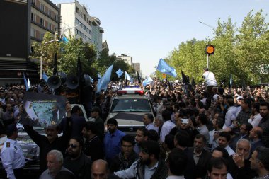 İran, Tahran: Aileler ve arkadaşlar, Mena trajedisinde kaybedilen sevdiklerine son vedalarını etmek üzere 4 Ekim 2015 'te Behesht-e Zahra mezarlığında bir araya geldiler.