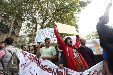 PARIS FRANCE - Mülteci gösterisinde protestocular 