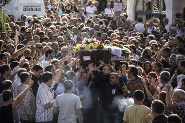 Ankara patlaması sonrasında düzenlenen cenaze töreninin editoryal görüntüsü, İzmir, Türkiye