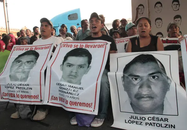Mexico Mexico City Fathers Relatives Missing Students Ayotzinapa Arrive Zocalo — Stock Photo, Image
