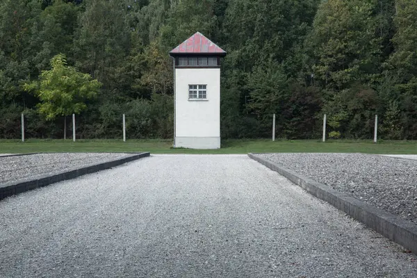 Alemanha Dachau Uma Torre Vigia Retratada Antigo Campo Concentração Dachau — Fotografia de Stock