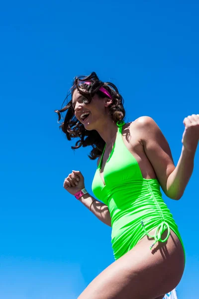 Hermosa Joven Participante Desfile Bikini —  Fotos de Stock