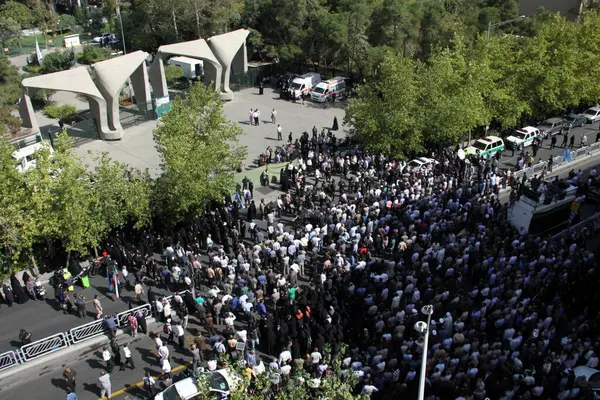 Iran Tehran Family Friends Gather Behesht Zahra Cemetery October 2015 — Stock Photo, Image
