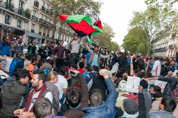 Франция Париж Люди Митинге Беженцев — стоковое фото