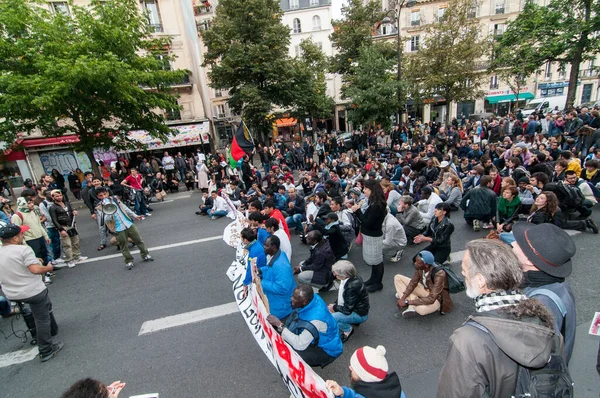 Франция Париж Люди Митинге Беженцев — стоковое фото
