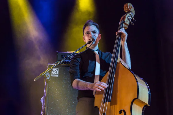Festivalde Beyzbol bandosu performansı