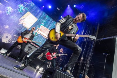 Ylvis konser programı. Norveç komedi ikilisi. profesyonel sanatçılar sahnede  