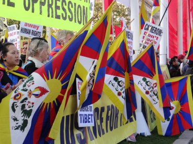 Xi Jinping Londra ziyareti sırasında Londra 'da protestocular  