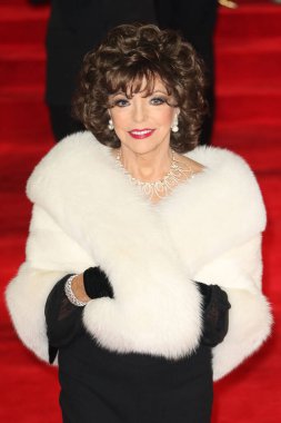 Joan Collins Bond Spectre 'ın film galasında. Londra, Birleşik Krallık 