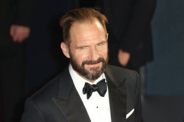 Ralph Fiennes Bond Spectre 'ın film galasında. Londra, Birleşik Krallık 