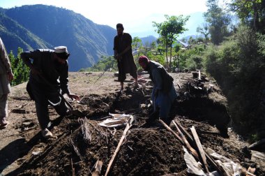 PAKISTAN, Tor Ghar: Pakistanlı deprem kazazedeleri 28 Ekim 2015 tarihinde Sibi kenti yakınlarındaki Tor Ghar 'da çadır kurdular. 26 Ekim 'de meydana gelen güçlü 7.5 şiddetindeki deprem Afganistan ve Pakistan' ı kasıp kavurdu.