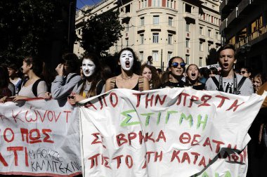 GREECE, Atina: Binlerce öğrenci-protestocu 2 Kasım 2015 'te Atina, Yunanistan sokaklarını doldurdu.