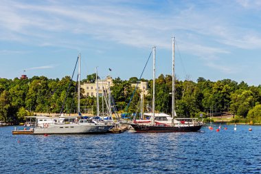 Nehir kıyısındaki Oakhill Sarayı