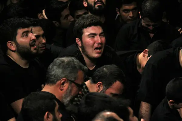 Irão Teerã Centenas Muçulmanos Xiitas Sem Camisa Complexo Reyhane Hossein — Fotografia de Stock