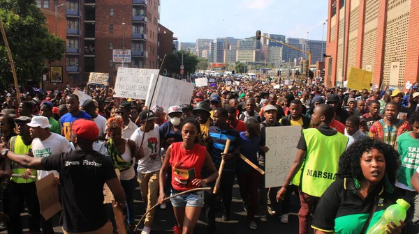 South Africa Lokakuuta 2015 Tuhannet Opiskelijat Kahdesta Yliopistosta Marssivat Anc — kuvapankkivalokuva