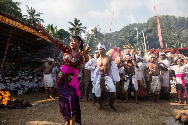 Balinese Dorpelingen Vieren Het Jaarlijkse Ngusaba Puseh Festival Bali Indonesië — Stockfoto