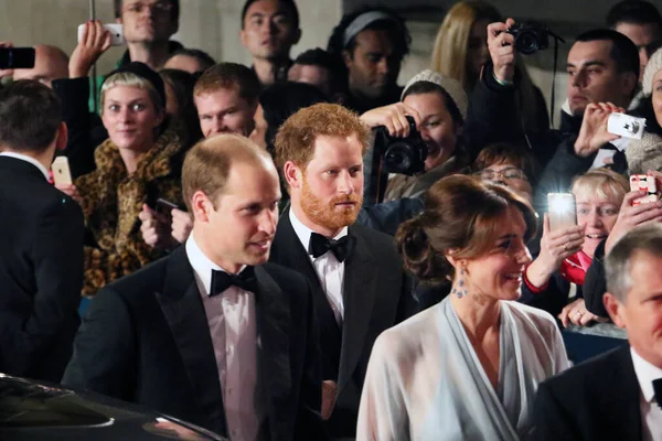 Bond Spectre 'ın film galasında prens William. Londra, Birleşik Krallık 